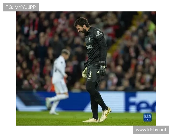 维尼修斯爆发背后：本泽马如何激活皇马边锋体系