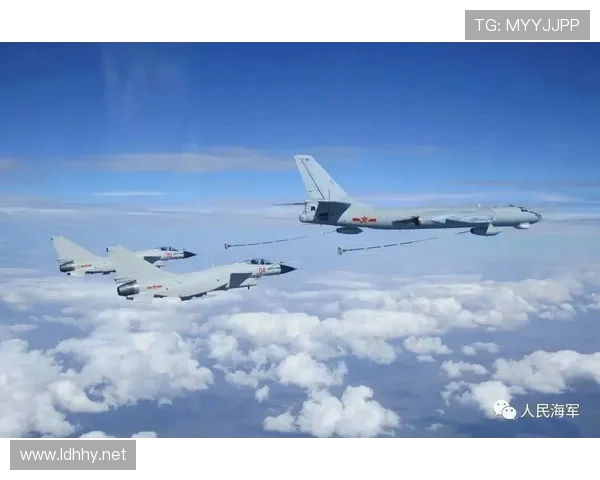 布克训练完顺手给私人飞机加满油，这日常谁顶得住