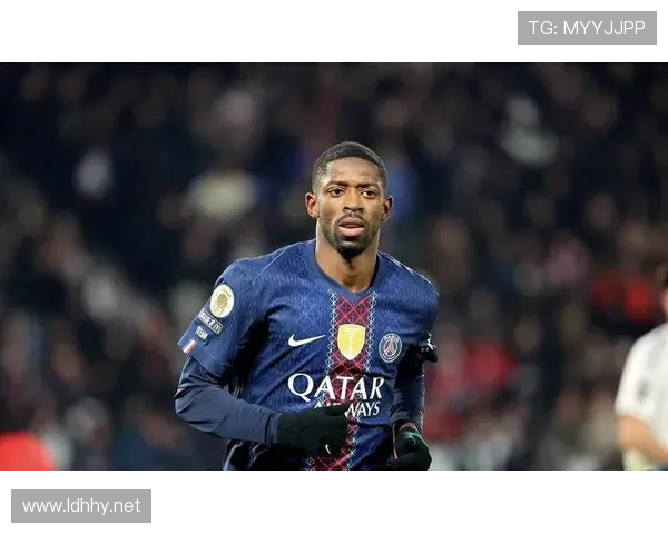 奥斯曼·登贝莱下飞机那会儿，穿得像走秀，我拿着银行卡都不好意思看