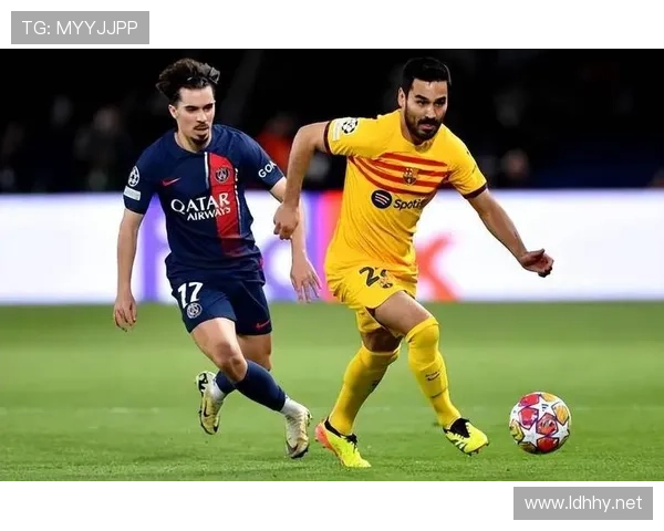 拉菲尼亚穿的运动鞋，得几个月工资了吧？这得多爱运动啊！