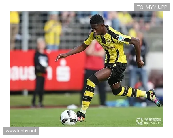 看到登贝莱随手丢的那件名牌外套，我整年工资瞬间蒸发