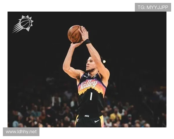 德文·布克突破造犯规效率提升显著，助太阳关键时刻得分拉开差距