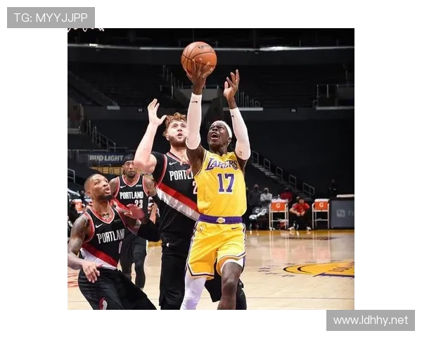 朗多无球策应改变湖人进攻结构