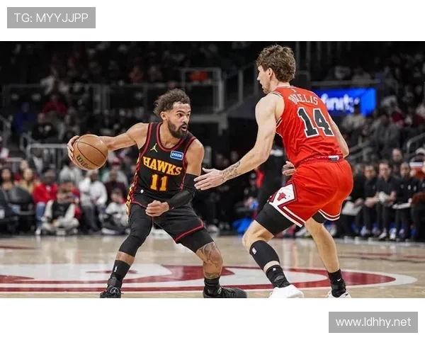 特雷·杨利用挡拆创造机会提升三分效率拉开进攻空间