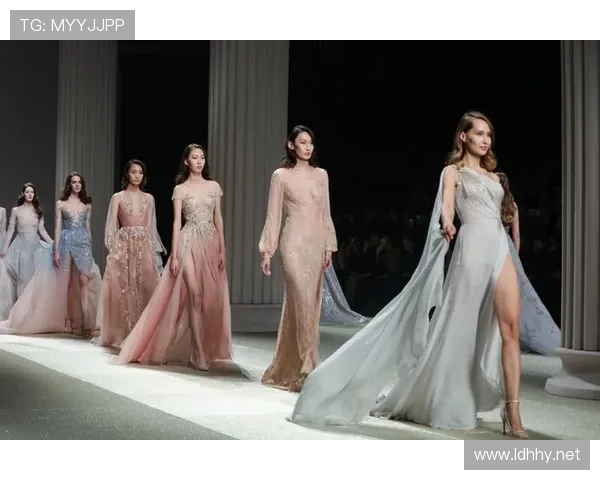 蒋圣龙家里衣柜塞满高定西装，训练完直接换装走秀？